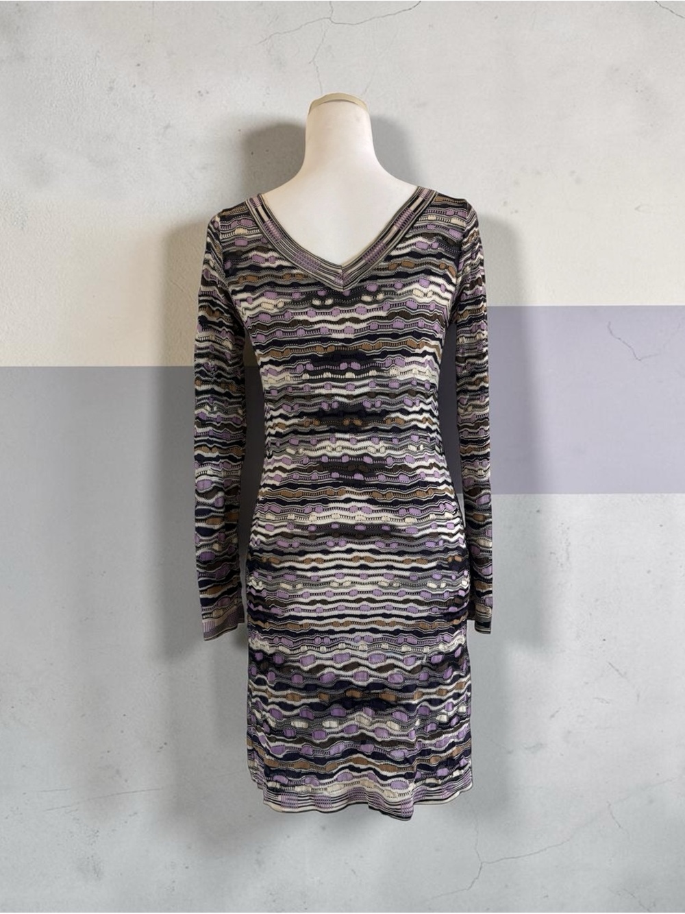 MISSONI Long-Sleeve V‑Neck Wave-Pattern Knit Dress in Lavender, Black and Cream